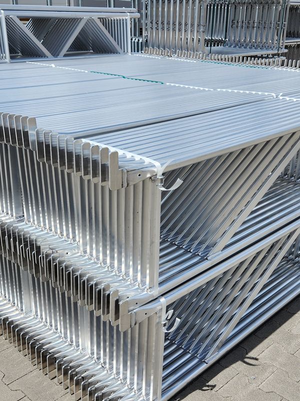 Poręcze aluminiowe ze stężeniem