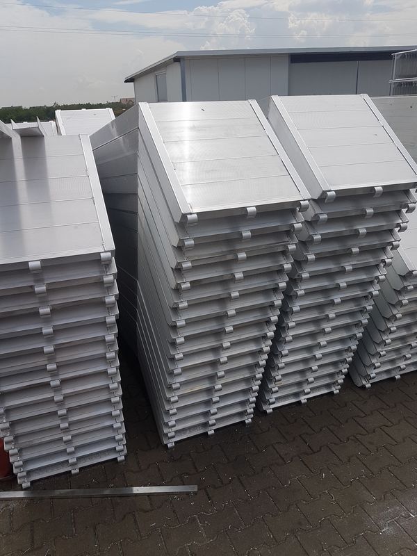 Stosy schodów aluminiowych